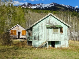 Family homes in Bradian Abandoned houses in Bradian near the mountains #olafincanada #britishcolumbia #discoverbc #abandonedbc #bradian