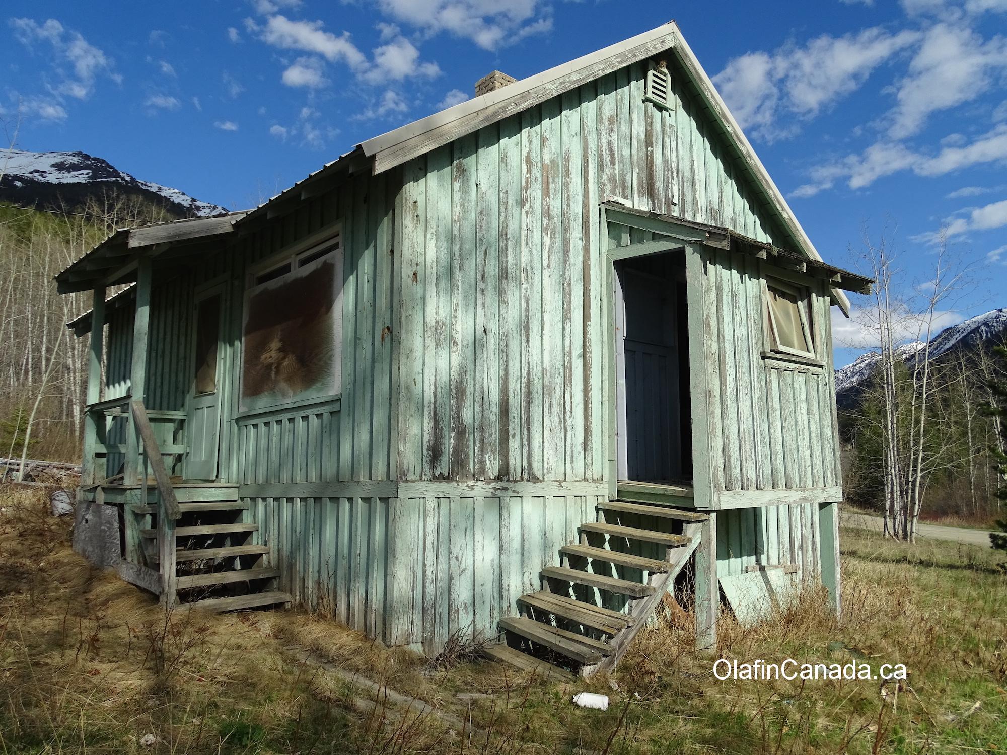 Deserted house on Cadwallader Creek Road in Bradian. #olafincanada #britishcolumbia #discoverbc #abandonedbc #bradian