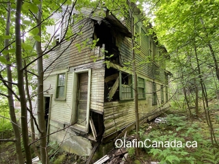 Abandoned mansion Abandoned mansion in Alice Arm that used to be owned by an MLA #olafincanada #britishcolumbia #discoverbc #abandonedbc #alicearm #mansion