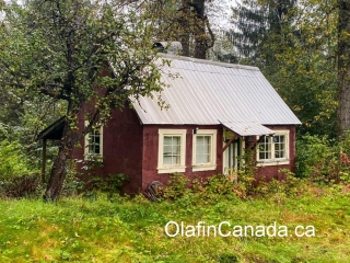 Nice little cottage Nice little cottage in Alice Arm. #olafincanada #britishcolumbia #discoverbc #abandonedbc #alicearm