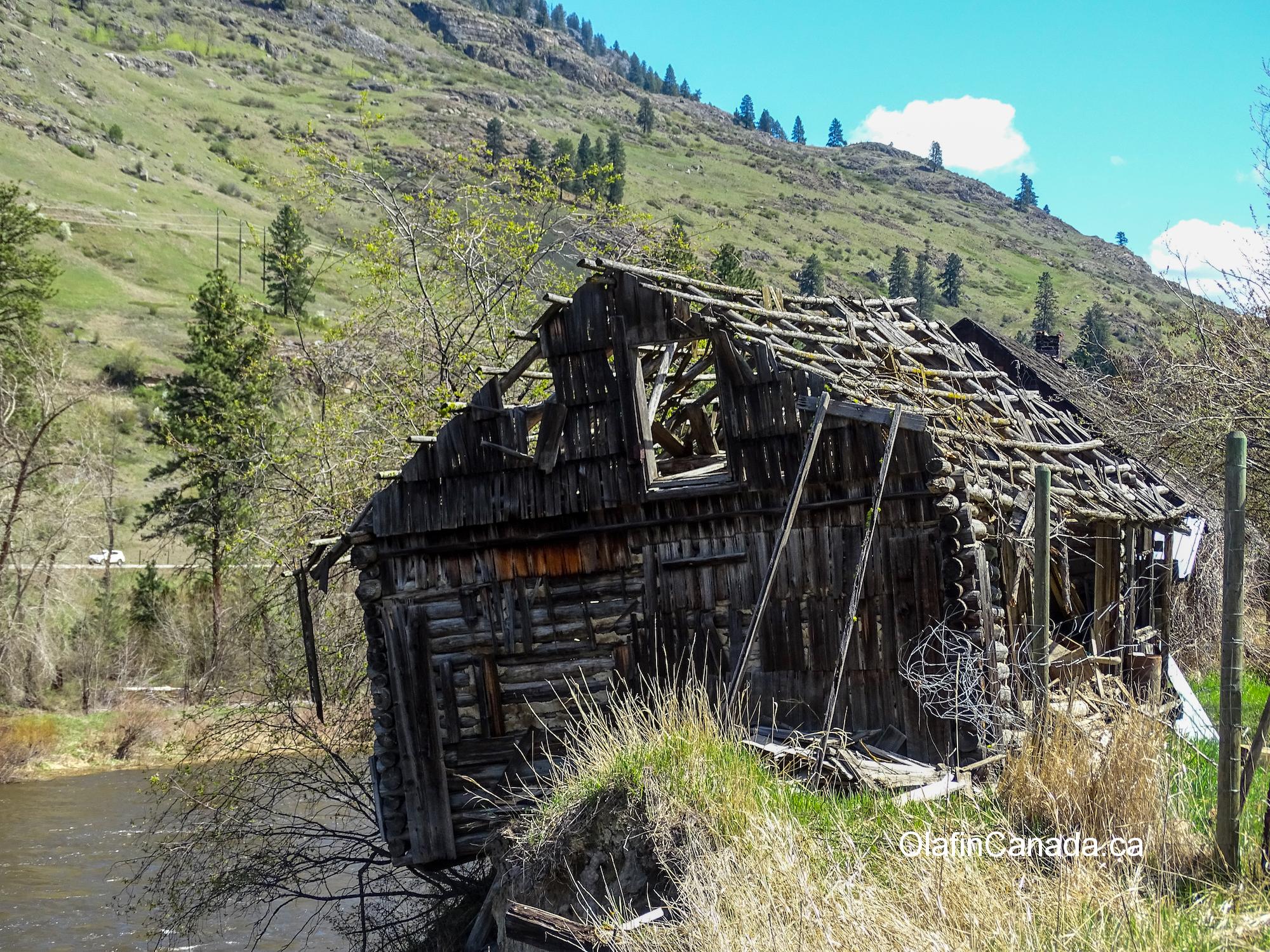Old shack next to the Kettle River near Gilpin #olafincanada #britishcolumbia #discoverbc #abandonedbc #kettleriver