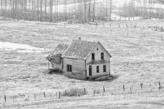 Abandoned home on the prairie Lawless Ranch in Bridesville, along highway 3 #olafincanada #britishcolumbia #discoverbc #abandonedbc #bridesville