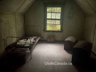 Bedroom teacher Bedroom of the teacher on the first floor of the school in Alice Arm. #olafincanada #britishcolumbia #discoverbc #abandonedbc #alicearm