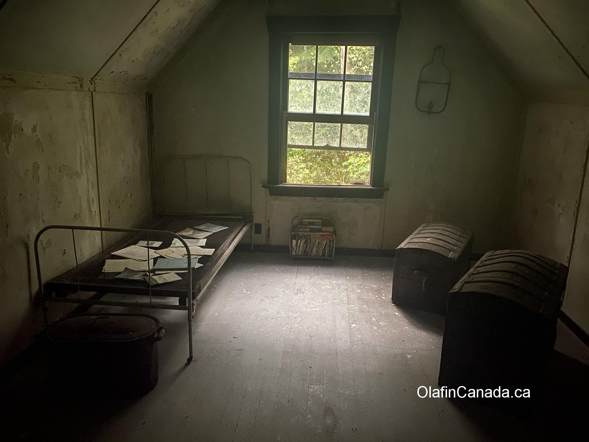 Bedroom of the teacher on the first floor of the school in Alice Arm. #olafincanada #britishcolumbia #discoverbc #abandonedbc #alicearm