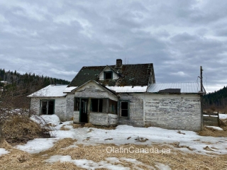 Abandoned homestead Abandoned home of the Helset family on the Clearwater Valley Road in south Wells Gray Park #olafincanada #britishcolumbia #discoverbc #abandoned #clearwater
