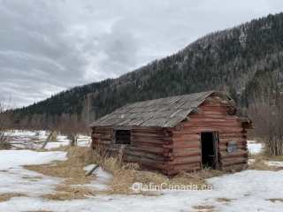 Old cabin Old cabin near abandoned home on the Clearwater Valley Road in south Wells Gray Park #olafincanada #britishcolumbia #discoverbc #abandonedbc #cabin