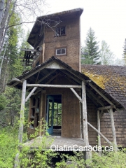 Tower house Tower house in Stocks Meadow near West Kelowna. #olafincanada #britishcolumbia #discoverbc #abandonedbc #stocksmeadow #hippies