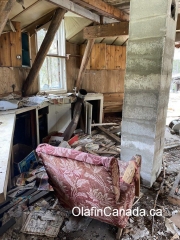 Inside house in Stocks Meadows Inside house in Stocks Meadows near West Kelowna. #olafincanada #britishcolumbia #discoverbc #abandonedbc #stocksmeadow #hippies