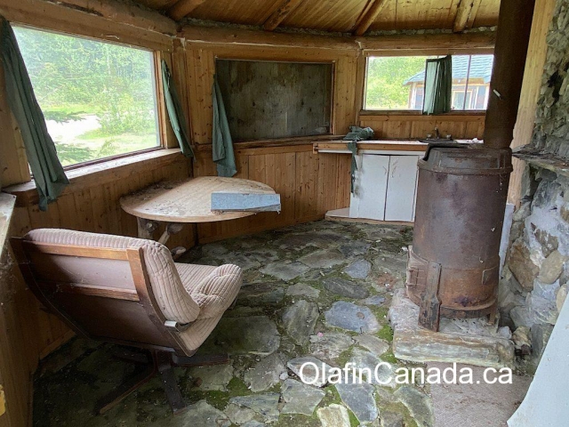 Interior of cabin at Comet Creek Resort in the Cariboo between Likely and Barkerville #olafincanada #britishcolumbia #discoverbc #abandonedbc #cariboo #cometcreekresort