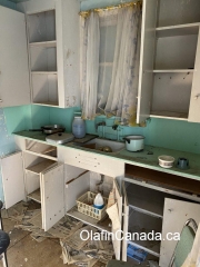 Deserted kitchen Old deserted kitchen in Bradian house. #olafincanada #britishcolumbia #discoverbc #abandonedbc #bradian