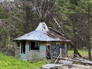Little teepee house Stocks Meadow in West Kelowna. #olafincanada #britishcolumbia #discoverbc #abandonedbc #stocksmeadow #hippies