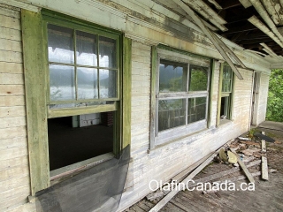 Porch of abandoned mansion The porch of the abandoned mansion in Alice Arm #olafincanada #britishcolumbia #discoverbc #abandonedbc #alicearm #mansion