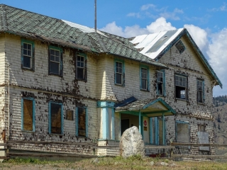 Tranquille sanatorium entrance Entrance of Tranquille sanatorium near Kamloops. #olafincanada #britishcolumbia #discoverbc #abandonedbc #tranquille