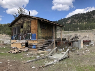 Abandoned weigh station Abandoned weigh station in Peachland, now demolished #olafincanada #britishcolumbia #discoverbc #abandonedbc