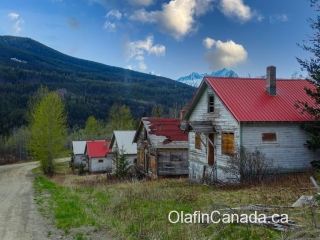 Bradian homes Deserted Bradian homes on Pineridge Drive #olafincanada #britishcolumbia #discoverbc #abandonedbc #bradian