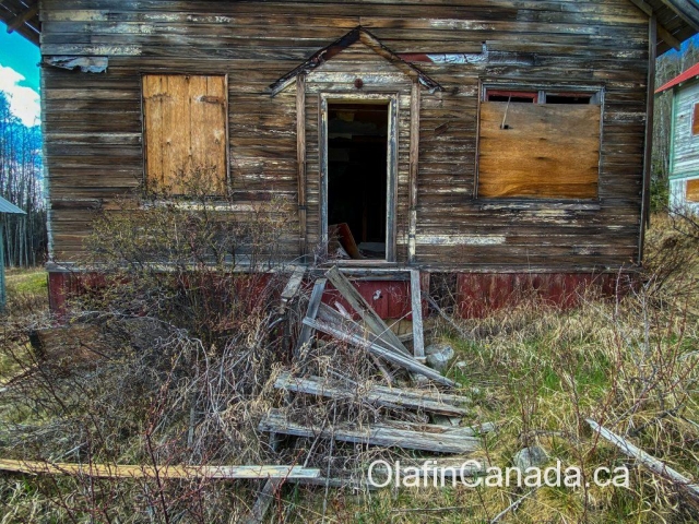Collapsed stairs in front of house in abandoned Bradian #olafincanada #britishcolumbia #discoverbc #abandonedbc #bradian