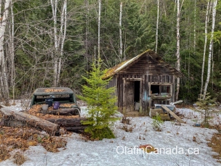 Old car near abandoned cabin Abandoned old cabin on Stanley Flats in East Blackpool, near Clearwater #olafincanada #britishcolumbia #discoverbc #abandonedbc #cabin
