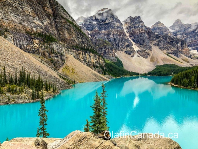 Moraine Lake and the valley of the Ten Peaks, turquoise coloured #olafincanada #alberta #rockies #morainelake #valleyofthe10peaks