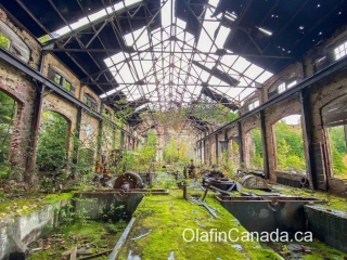 Mossy powerhouse Anyox Powerhouse No. 1 with turbines in Anyox, without a roof #olafincanada #britishcolumbia #discoverbc #abandonedbc #anyox #powerhouse