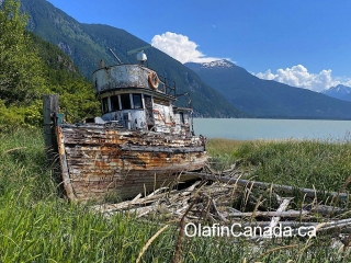 Old washed-up boat Old boat on the shores of the Tallheo Cannery #olafincanada #britishcolumbia #discoverbc #abandonedbc #tallheocannery #bellacoola #boat