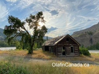 Sunset at the Pothole Ranch Sunset at the Pothole Ranch in the Farwell Canyon #olafincanada #britishcolumbia #discoverbc #abandonedbc #chilcotin #farwellcanyon #potholeranch #homestead