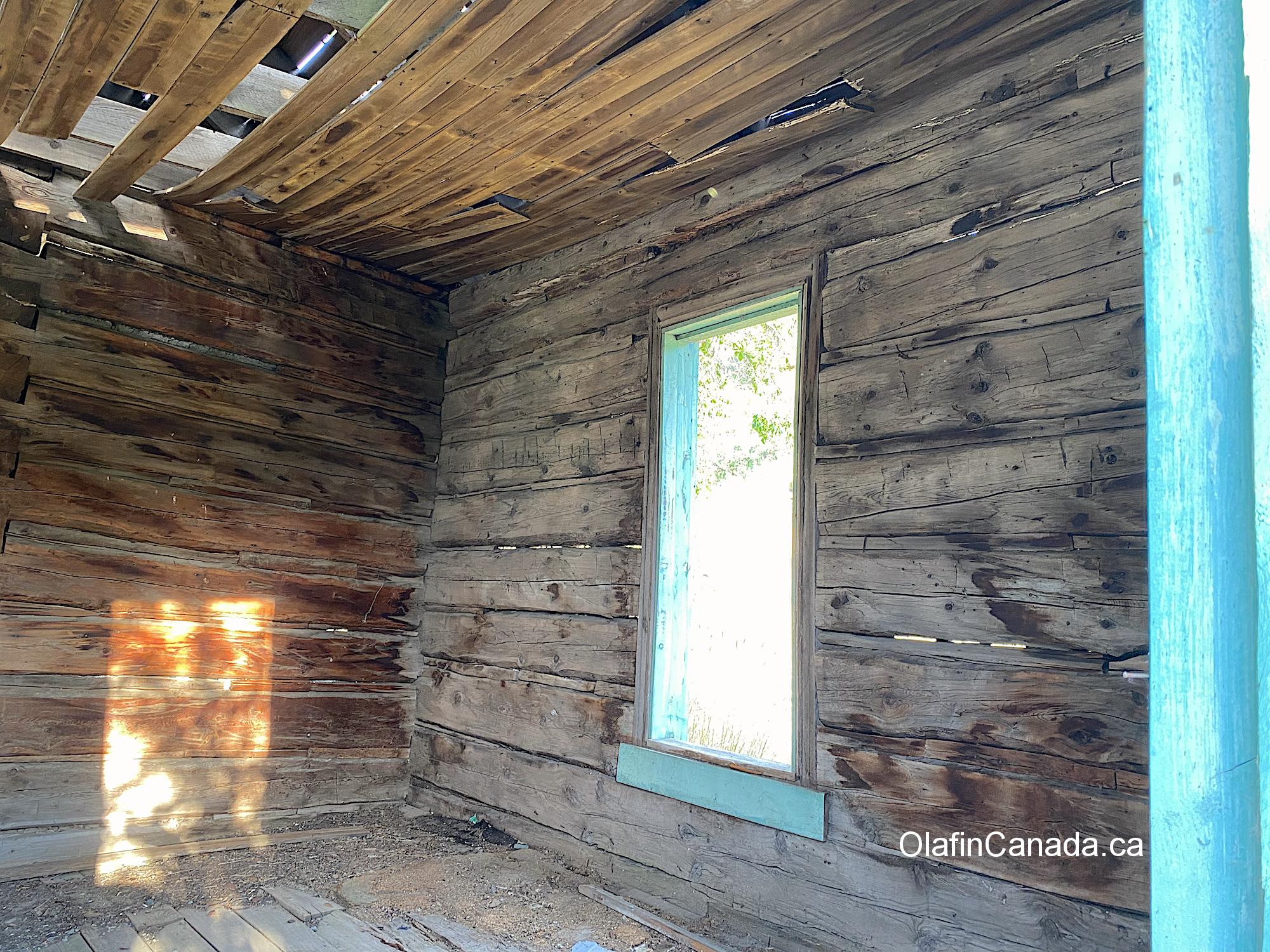 Reflection of the sun in the log home at the Pothole Ranch #olafincanada #britishcolumbia #discoverbc #abandonedbc #chilcotin #farwellcanyon #potholeranch #homestead