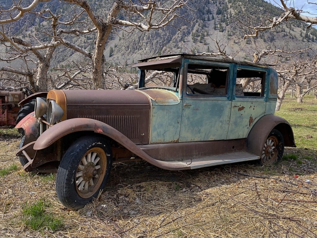 Old car from the thirties in Keremeos #olafincanada #britishcolumbia #discoverbc #abandonedbc #keremeos #car