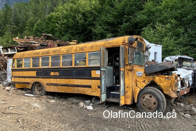 Retired school bus in Bella Coola BC #olafincanada #britishcolumbia #discoverbc #abandonedbc #cariboo #bellacoola #schoolbus