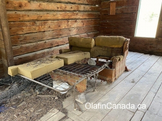 Abandoned sofa bed Abandoned sofa bed in the homestead at the Pothole Ranch #olafincanada #britishcolumbia #discoverbc #abandonedbc #chilcotin #farwellcanyon #potholeranch #homestead