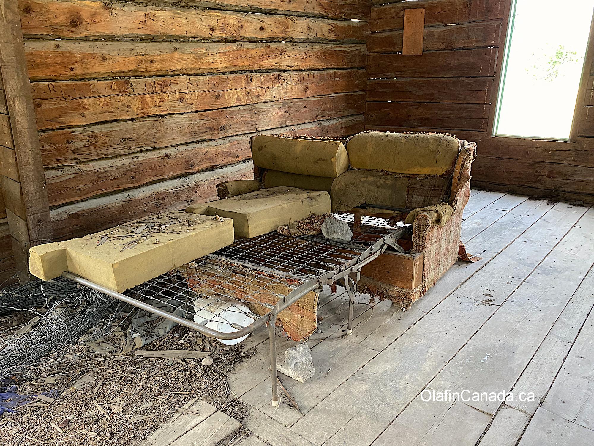 Abandoned sofa bed in the homestead at the Pothole Ranch #olafincanada #britishcolumbia #discoverbc #abandonedbc #chilcotin #farwellcanyon #potholeranch #homestead