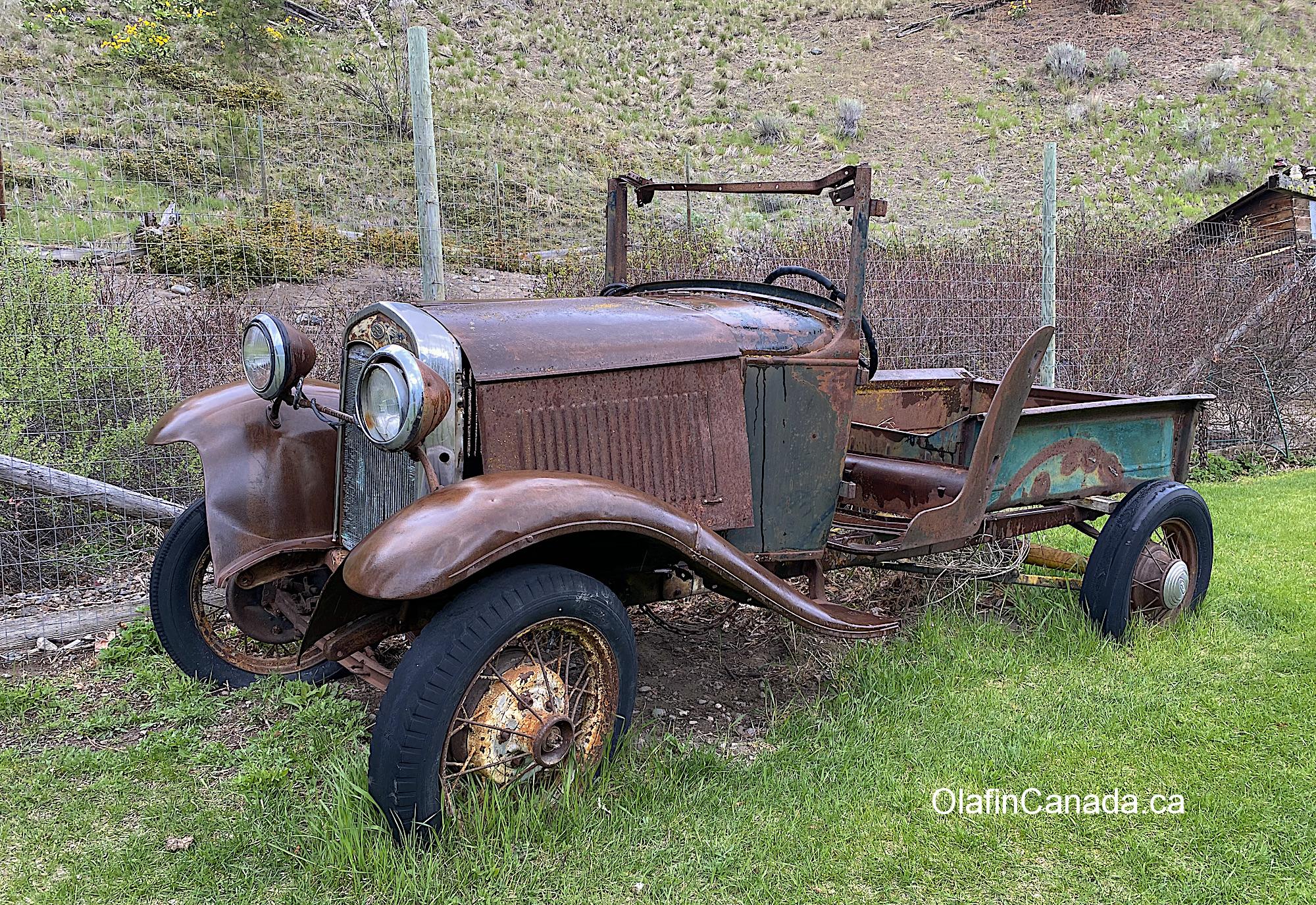 Old Ford pick up on Summerland Princeton Road BC #olafincanada #britishcolumbia #discoverbc #abandonedbc #ford #pickup
