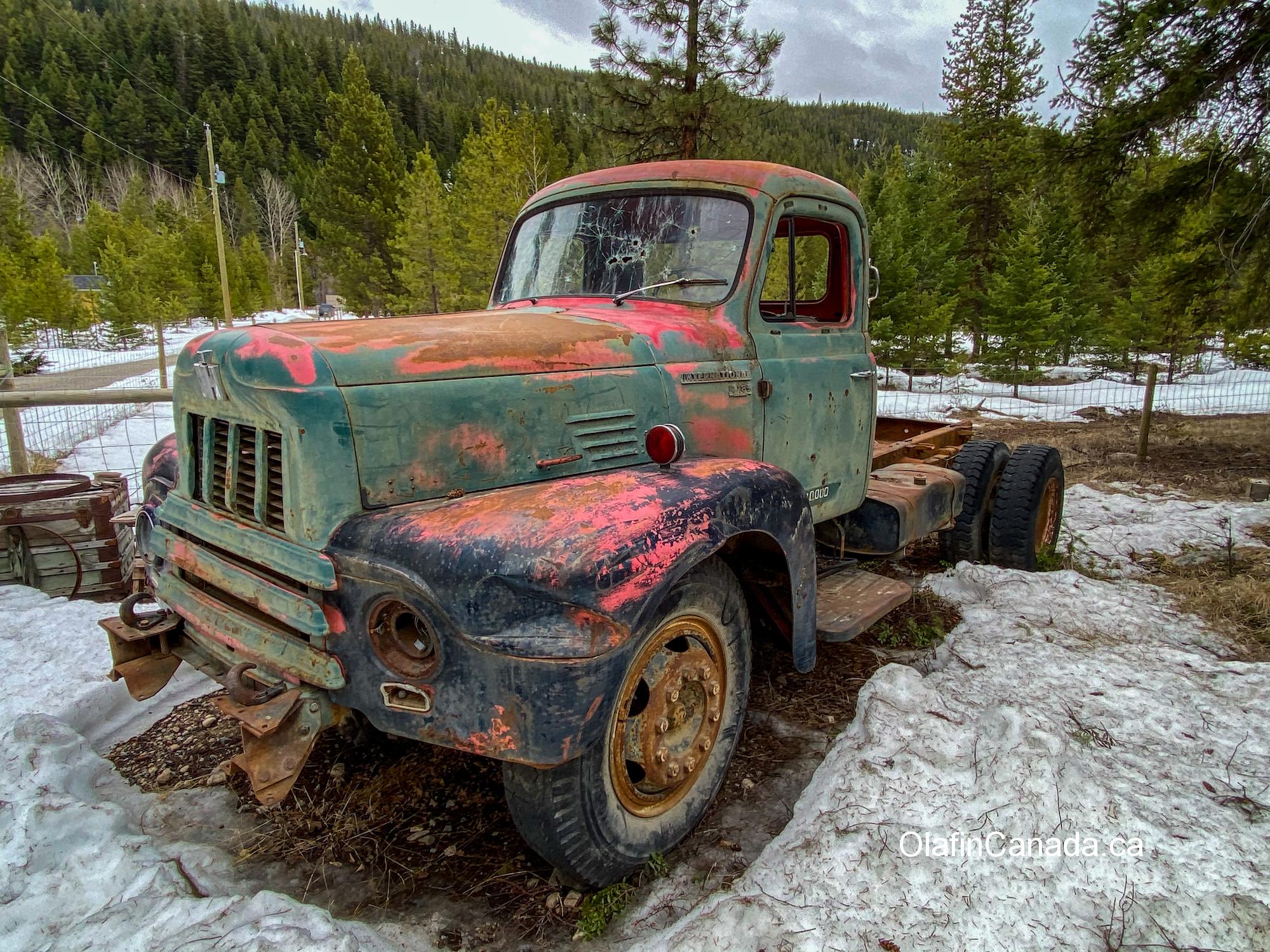 Old truck on the Summerland Princeton Road near Bankeir #olafincanada #britishcolumbia #discoverbc #abandoned #truck