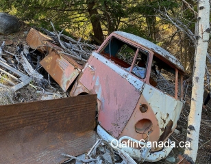 VW Transporter Volkswagen Transporter dumped in Ogden BC #olafincanada #britishcolumbia #discoverbc #abandonedbc #ogden #volkswagen #car