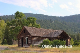 Log home in the Farwell Canyon Log home at the Pothole Ranch in the Farwell Canyon #olafincanada #britishcolumbia #discoverbc #abandonedbc #chilcotin #farwellcanyon #potholeranch #homestead